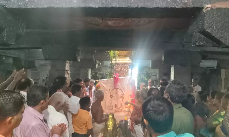 திருவீதி உலா.. சிறப்பு அபிஷேக ஆராதனை.. முருகன் கோவில்களில் களைகட்டிய கந்த சஷ்டி விழா திருவீதி உலா.. சிறப்பு அபிஷேக ஆராதனை.. முருகன் கோவில்களில் களைகட்டிய கந்த சஷ்டி விழா