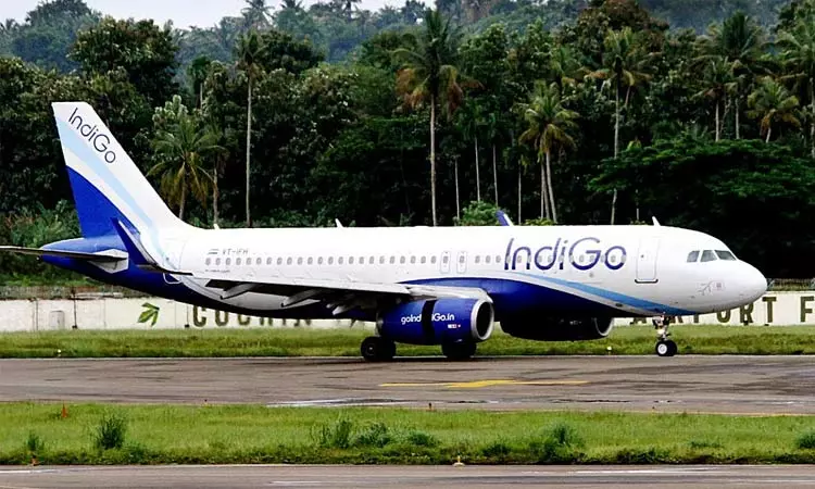 எரிபொருள் கசிவு: ஸ்ரீநகர் புறப்பட்ட இண்டிகோ விமானம் அவசர அவசரமாக தரையிறக்கம் எரிபொருள் கசிவு: ஸ்ரீநகர் புறப்பட்ட இண்டிகோ விமானம் அவசர அவசரமாக தரையிறக்கம்