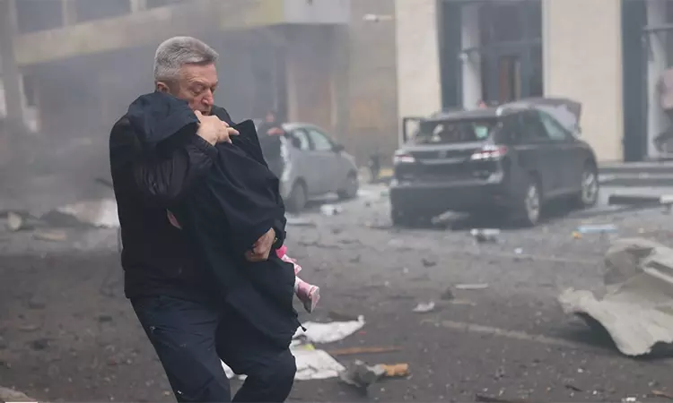 உக்ரைனில் மழலையர் பள்ளி மீது ரஷியா டிரோன் தாக்குதல் - ஒருவர் உயிரிழப்பு