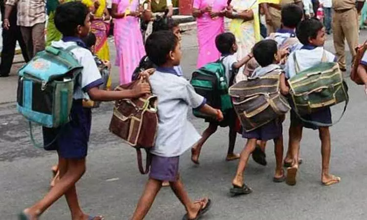 தர்மபுரியில் நாளை பள்ளிகள், அங்கன்வாடிகளுக்கு விடுமுறை; கலெக்டர் சதீஸ் அறிவிப்பு