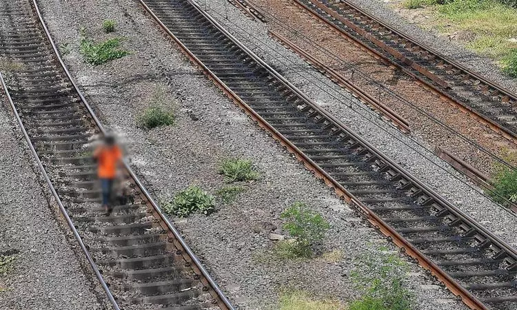 தாம்பரம் - செங்கல்பட்டு இடையே ரூ.757 கோடி மதிப்பீட்டில் 4வது ரெயில்பாதை திட்டம்: மத்திய அரசு ஒப்புதல் தாம்பரம் - செங்கல்பட்டு இடையே ரூ.757 கோடி மதிப்பீட்டில் 4வது ரெயில்பாதை திட்டம்: மத்திய அரசு ஒப்புதல்