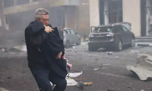 உக்ரைனில் மழலையர் பள்ளி மீது ரஷியா டிரோன் தாக்குதல் - ஒருவர் உயிரிழப்பு