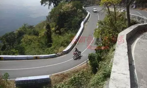 ஏற்காடு மலை பாதையில் வாகனங்கள் செல்ல தடை