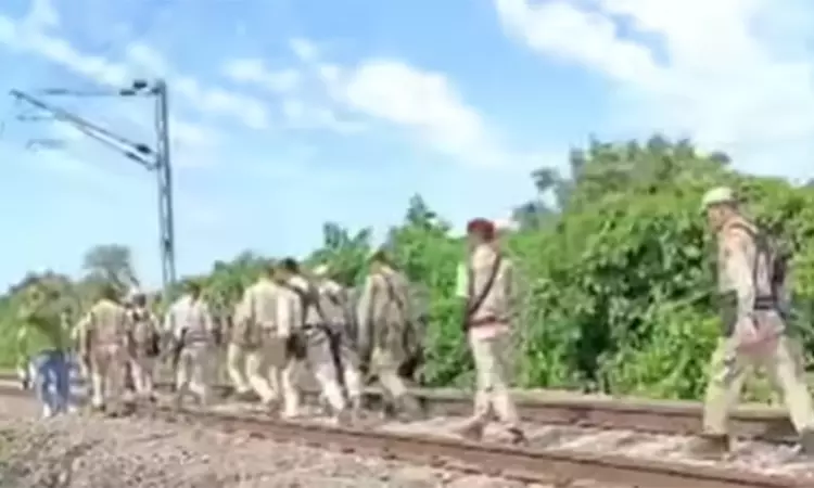 வெடிகுண்டு வைத்து தண்டவாளத்தை தகர்க்க முயற்சித்த மர்ம நபர்கள் - அசாமில் பரபரப்பு