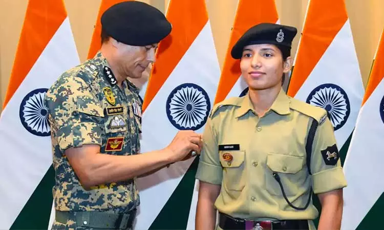 பி.எஸ்.எப். வரலாற்றில் முதன்முறையாக... பணியில் சேர்ந்த 5 மாதங்களில் பதவி உயர்வு பெற்ற பெண் கான்ஸ்டபிள்