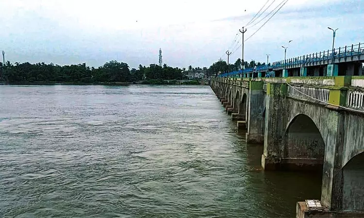 கொள்ளிடம் ஆற்றில் நீர்வரத்து அதிகரிப்பு: கரையோர மக்களுக்கு எச்சரிக்கை கொள்ளிடம் ஆற்றில் நீர்வரத்து அதிகரிப்பு: கரையோர மக்களுக்கு எச்சரிக்கை