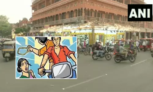 பெண் நீதிபதியை உதைத்து தள்ளி தங்க சங்கிலியை பறித்த கொள்ளையர்கள் - ஜெய்ப்பூரில் பரபரப்பு