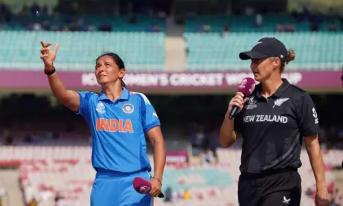 மகளிர் உலக கோப்பை கிரிக்கெட்: டாஸ் வென்ற நியூசிலாந்து பவுலிங் தேர்வு