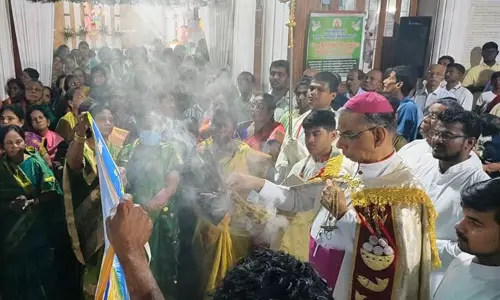 புனித யூதா ததேயு திருத்தலத்தின் 48-வது ஆண்டு விழா: கொடியேற்றத்துடன் தொடக்கம் புனித யூதா ததேயு திருத்தலத்தின் 48-வது ஆண்டு விழா: கொடியேற்றத்துடன் தொடக்கம்