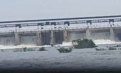 பூண்டி ஏரியில் இருந்து 10,000 கனஅடி நீர் திறப்பு பூண்டி ஏரியில் இருந்து 10,000 கனஅடி நீர் திறப்பு