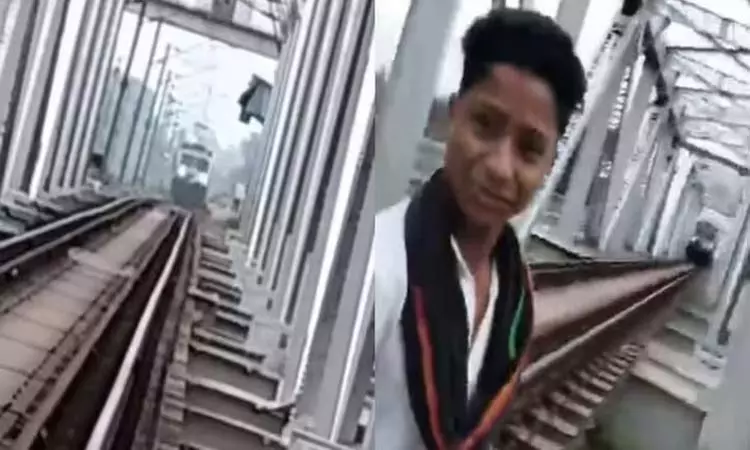 தண்டவாளத்தில் நின்று ரீல்ஸ் எடுத்த சிறுவன் ரெயில் மோதி பலி