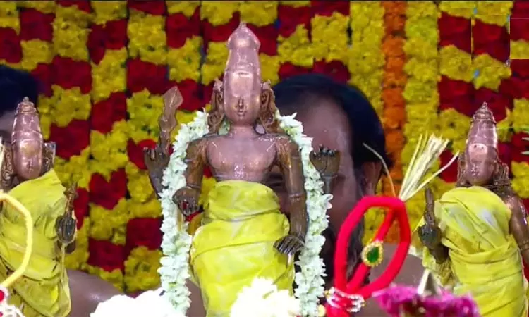 திருச்செந்தூர் கந்த சஷ்டி விழா 3-ம் நாள்: ஜெயந்தி நாதருக்கு சிறப்பு அபிஷேகம் திருச்செந்தூர் கந்த சஷ்டி விழா 3-ம் நாள்: ஜெயந்தி நாதருக்கு சிறப்பு அபிஷேகம்