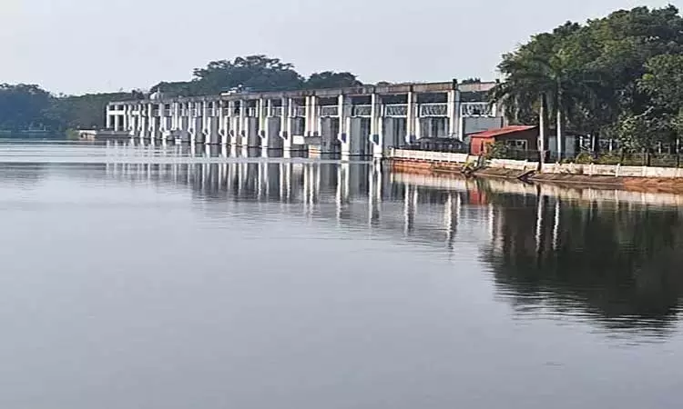 பூண்டி ஏரியில் தண்ணீர் திறப்பு அதிகரிப்பு பூண்டி ஏரியில் தண்ணீர் திறப்பு அதிகரிப்பு