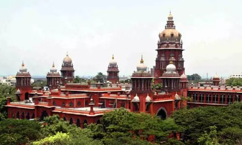 கோவில் நிதியில் வணிக வளாகங்கள் கட்டக்கூடாது - அறநிலையத்துறைக்கு ஐகோர்ட்டு உத்தரவு