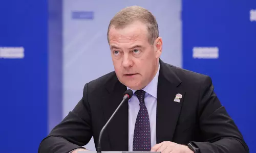 புதிய பொருளாதார தடை: ரஷியா மீது டிரம்ப் போர் தொடுக்கிறார் - ரஷிய முன்னாள் அதிபர் சாடல்