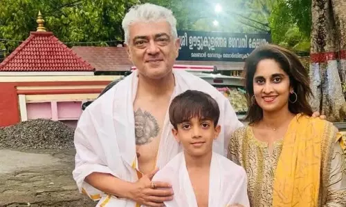 கேரளா: ஊட்டுகுளங்கர பகவதி கோவிலில் குடும்பத்துடன் சாமி தரிசனம்: அஜித்தின் டாட்டூ புகைப்படம் வைரல் கேரளா: ஊட்டுகுளங்கர பகவதி கோவிலில் குடும்பத்துடன் சாமி தரிசனம்: அஜித்தின் டாட்டூ புகைப்படம் வைரல்