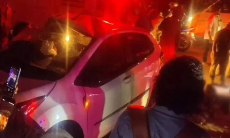 கோவை: மரத்தின் மீது கார் மோதி விபத்து - 4 இளைஞர்கள் பலி