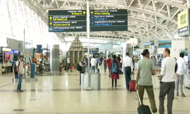 சென்னை விமான நிலையத்தில் ரூ.1.5 கோடி மதிப்பிலான உயர்ரக கஞ்சா பறிமுதல் - ஒருவர் கைது சென்னை விமான நிலையத்தில் ரூ.1.5 கோடி மதிப்பிலான உயர்ரக கஞ்சா பறிமுதல் - ஒருவர் கைது