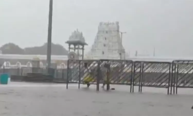 திருப்பதியில் தொடர் கனமழை - பக்தர்கள் அவதி