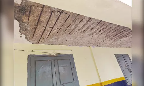 தினத்தந்தி செய்தி எதிரொலி: வளையகாரனூர் அரசு பள்ளி மேற்கூரையை சீரமைக்க ஏற்பாடு