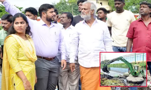 வடகிழக்குப் பருவமழை: முன்னெச்சரிக்கை நடவடிக்கைகள் குறித்து அமைச்சர் சேகர்பாபு, மேயர் நேரில் ஆய்வு