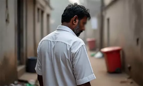 ஒரே நாளில் 3 முறை தற்கொலைக்கு முயன்ற தொழிலாளி.. 4-வது தடவை மேம்பாலத்தில் இருந்து குதித்த போது நடந்த விபரீதம்