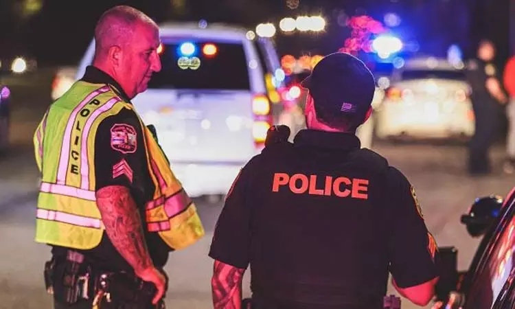 அமெரிக்காவில் துப்பாக்கி சூடு - 2 பேர் பலி அமெரிக்காவில் துப்பாக்கி சூடு - 2 பேர் பலி