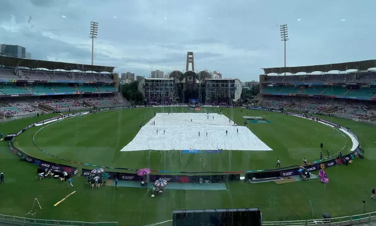 மழையால் இந்தியா - வங்காளதேசம் போட்டிக்கான டாஸ் போடுவதில் தாமதம் மழையால் இந்தியா - வங்காளதேசம் போட்டிக்கான டாஸ் போடுவதில் தாமதம்