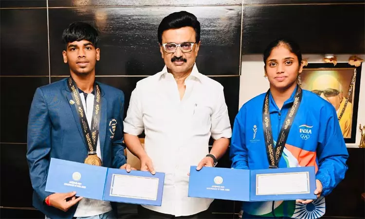 ஆசிய இளையோர் கபடி: தங்கம் வென்ற தமிழக வீரர்களுக்கு மு.க.ஸ்டாலின் வாழ்த்து ஆசிய இளையோர் கபடி: தங்கம் வென்ற தமிழக வீரர்களுக்கு மு.க.ஸ்டாலின் வாழ்த்து