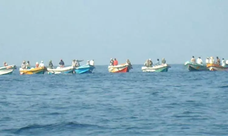 அரபிக்கடலில் 11 நாட்களாக சிக்கி தவித்த 31 மீனவர்கள் மீட்பு