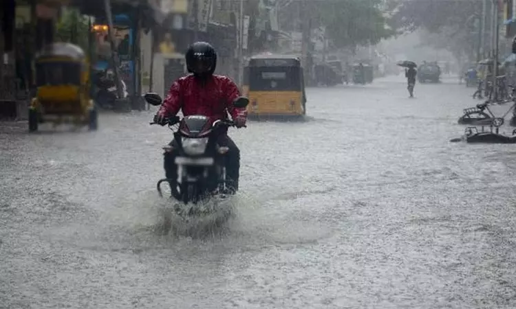 கனமழை எச்சரிக்கை: 120 தீயணைப்பு வீரர்கள் சென்னைக்கு வருகை