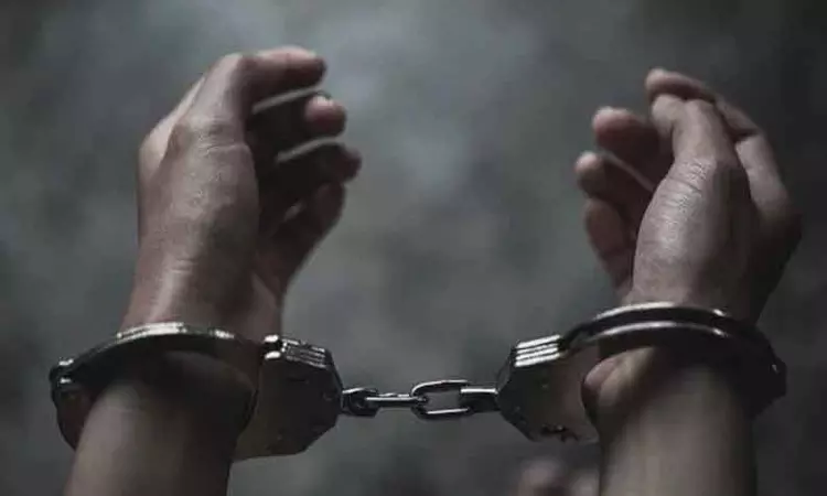 சேலம்: ஆட்டோ டிரைவரிடம் ஏ.டி.எம். கார்டை திருடி பணம் எடுத்த ஆசிரியர் கைது