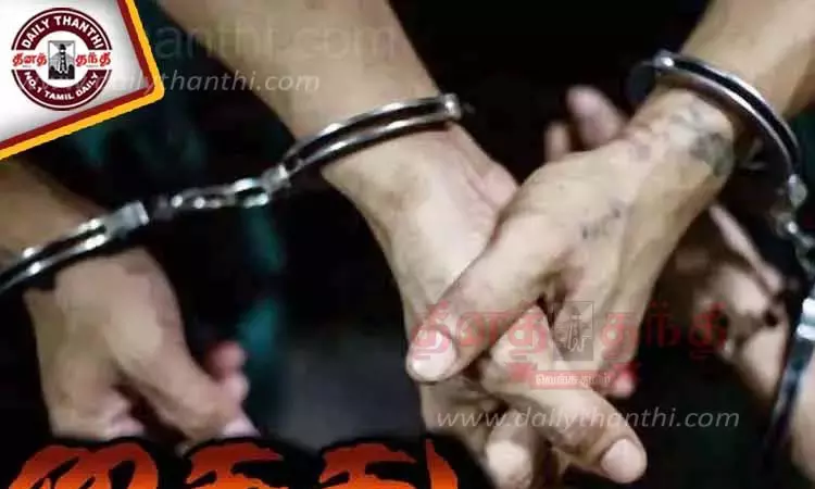 ஓடும் ரெயிலில் பயணியிடம் நகை திருட்டு: தம்பதி உள்பட 3 பேர் கைது