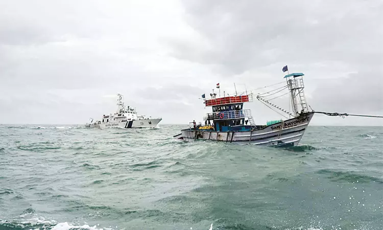 விசைப்படகு பழுதானதால் நடுக்கடலில் 11 நாட்கள் பரிதவித்த மீனவர்கள்.!