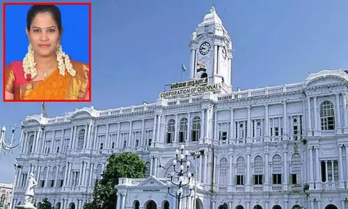 சென்னையில் 2 ஆயிரம் சாலைகளில் பள்ளங்கள்; சீரமைப்பு பணி தீவிரம் - மேயர் பிரியா பேட்டி சென்னையில் 2 ஆயிரம் சாலைகளில் பள்ளங்கள்; சீரமைப்பு பணி தீவிரம் - மேயர் பிரியா பேட்டி