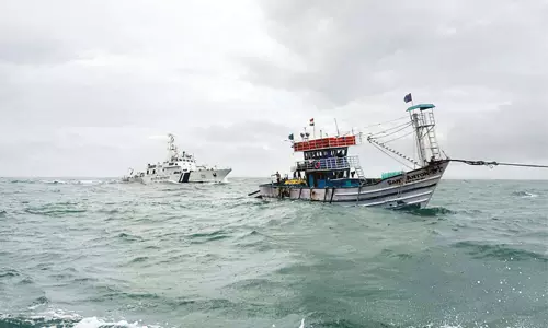 விசைப்படகு பழுதானதால் நடுக்கடலில் 11 நாட்கள் பரிதவித்த மீனவர்கள்.!