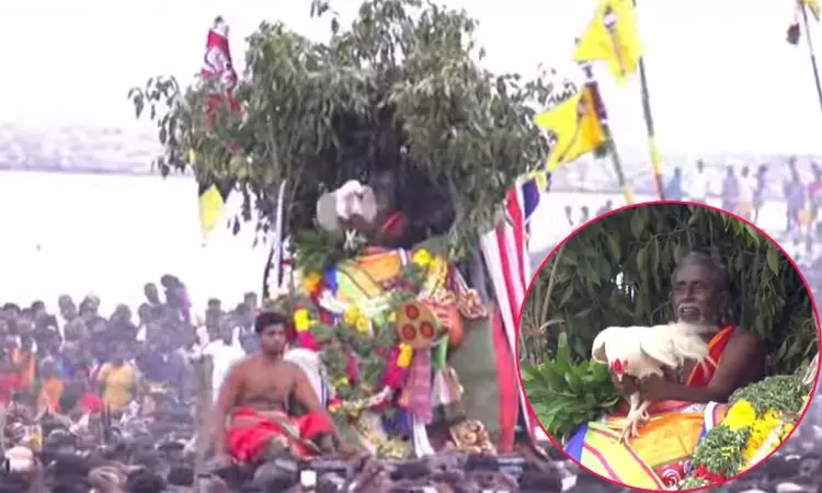 திருச்செந்தூரில் கோலாகலமாக நடைபெற்ற சூரசம்ஹாரம்.. விண்ணைப் பிளந்த அரோகரா முழக்கம் திருச்செந்தூரில் கோலாகலமாக நடைபெற்ற சூரசம்ஹாரம்.. விண்ணைப் பிளந்த அரோகரா முழக்கம்