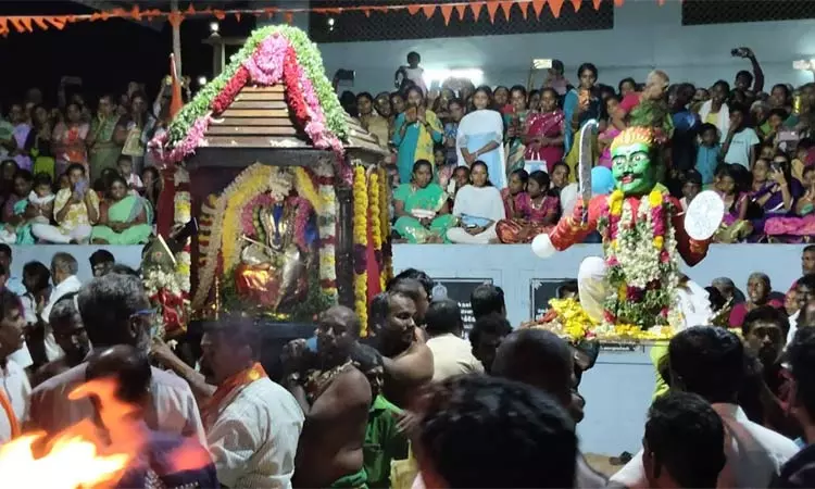 பாவூர்சத்திரம் வென்னிமலை முருகன் கோவிலில் சூரசம்ஹாரம்.. திரளான பக்தர்கள் தரிசனம் பாவூர்சத்திரம் வென்னிமலை முருகன் கோவிலில் சூரசம்ஹாரம்.. திரளான பக்தர்கள் தரிசனம்