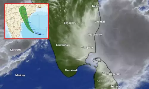 சென்னைக்கு 480 கி.மீ. தொலைவில்... திடீரென வேகம் அதிகரித்த மோந்தா புயல் சென்னைக்கு 480 கி.மீ. தொலைவில்... திடீரென வேகம் அதிகரித்த மோந்தா புயல்