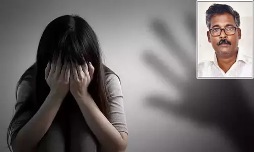 மாணவிகளுக்கு பாலியல் தொல்லை: போக்சோ வழக்கில் ஆசிரியர் கைது