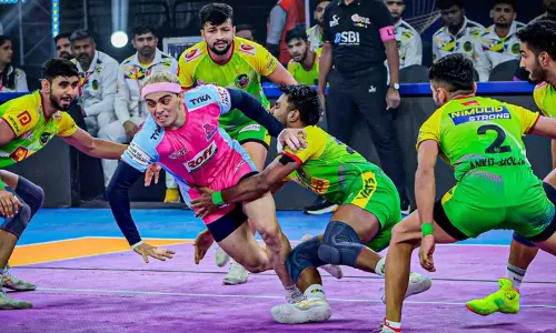 புரோ கபடி லீக்: பாட்னா வெற்றி.. ஜெய்ப்பூர் வெளியேற்றம்