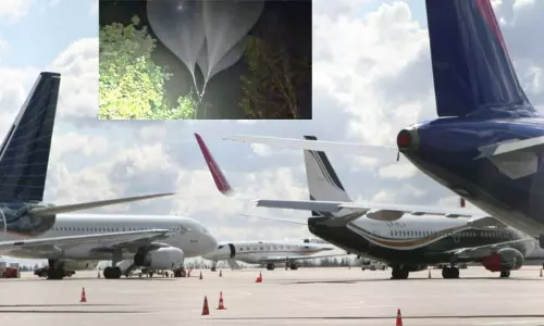 விமான நிலையம் அருகே பறந்த மர்ம பலூன்கள்; விமான சேவை நிறுத்தம்