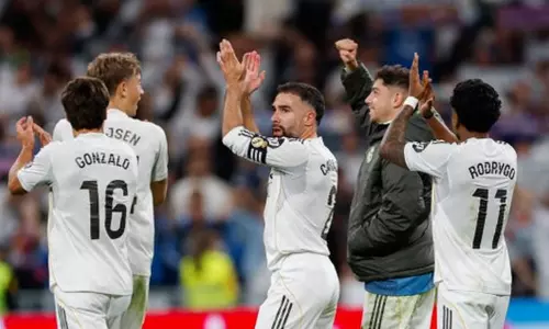 லா லிகா லீக்: பார்சிலோனாவை வீழ்த்தி ரியல் மாட்ரிட் திரில் வெற்றி லா லிகா லீக்: பார்சிலோனாவை வீழ்த்தி ரியல் மாட்ரிட் திரில் வெற்றி