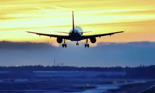 தொழில்நுட்பக் கோளாறு: துபாய் விமானம் சென்னையில் அவசரமாக தரையிறக்கம் தொழில்நுட்பக் கோளாறு: துபாய் விமானம் சென்னையில் அவசரமாக தரையிறக்கம்