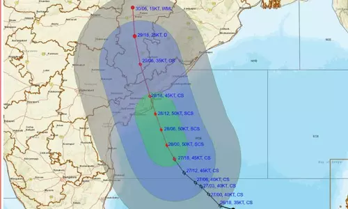காக்கிநாடா அருகே இன்று கரையை கடக்கும் ‘மோந்தா’ புயல்; எங்கெல்லாம் கனமழைக்கு வாய்ப்பு? காக்கிநாடா அருகே இன்று கரையை கடக்கும் ‘மோந்தா’ புயல்; எங்கெல்லாம் கனமழைக்கு வாய்ப்பு?