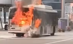 விமானம் அருகே தீ விபத்து விமானம் அருகே தீ விபத்து