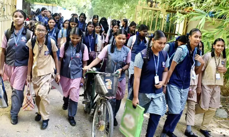 செங்கல்பட்டு, ராணிப்பேட்டையில் பள்ளி, கல்லூரிகள் வழக்கம்போல் செயல்படும்