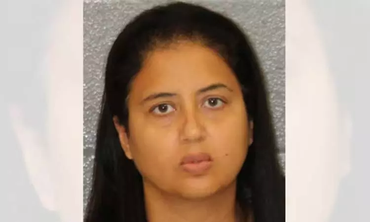 வீட்டை சுத்தம் செய்யாமல் குப்பையாக வைத்திருந்ததாக கணவரின் கழுத்தை அறுத்த ஆசிரியை - அதிர்ச்சி சம்பவம் வீட்டை சுத்தம் செய்யாமல் குப்பையாக வைத்திருந்ததாக கணவரின் கழுத்தை அறுத்த ஆசிரியை - அதிர்ச்சி சம்பவம்