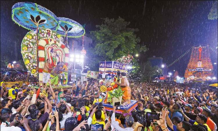 முருகன் கோவில்களில் சூரசம்ஹார விழா கோலாகலம்: திரளான பக்தர்கள் சாமி தரிசனம் முருகன் கோவில்களில் சூரசம்ஹார விழா கோலாகலம்: திரளான பக்தர்கள் சாமி தரிசனம்