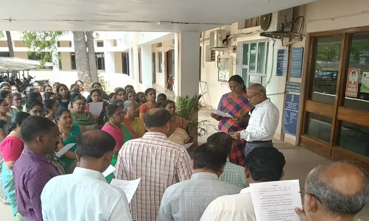 நெல்லையில் மின் பொறியாளர்கள் லஞ்ச ஒழிப்பு உறுதிமொழி ஏற்பு நெல்லையில் மின் பொறியாளர்கள் லஞ்ச ஒழிப்பு உறுதிமொழி ஏற்பு